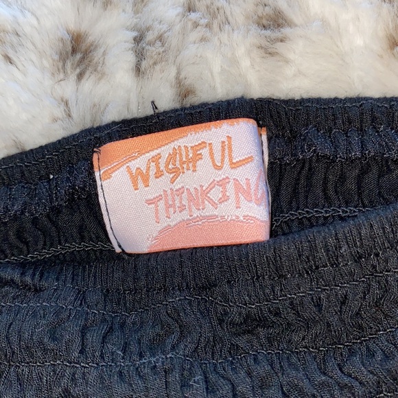 Off the shoulder smocked crop Black tee shirt Wishful Thinking Small - Picture 3 of 7